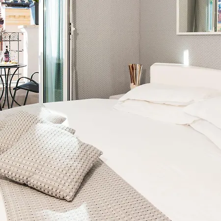 Relais Trevi 95 Boutique (adults Only) Отель 4*
