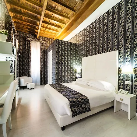 Relais Trevi 95 Boutique (adults Only) Отель 4*